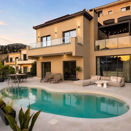 Modern Luxury With Private Pool