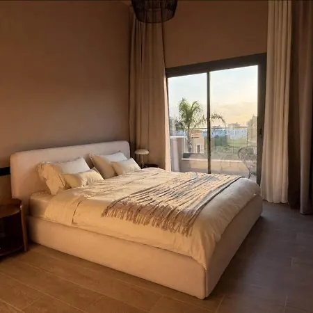 בית נופש Modern Luxury With Private Pool
