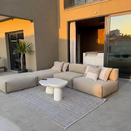 Modern Luxury With Private Pool בית נופש
