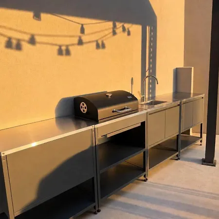 בית נופש Modern Luxury With Private Pool Tala
