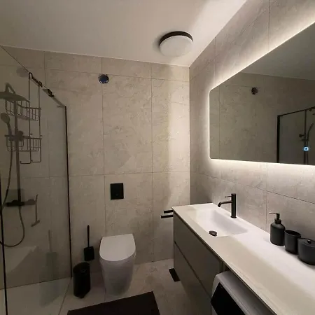 Modern Luxury With Private Pool *